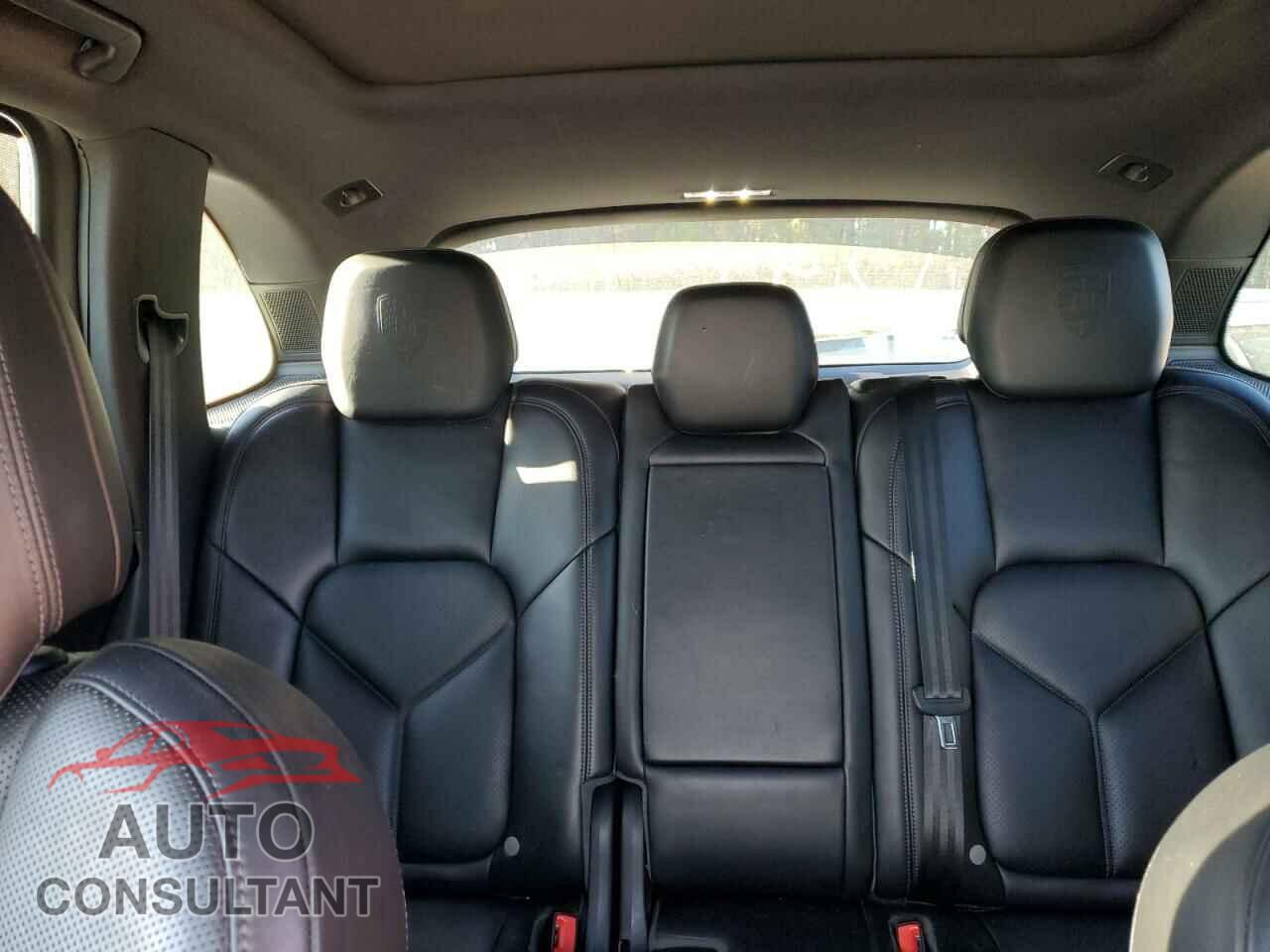 PORSCHE CAYENNE 2017 - WP1AA2A23HKA91129