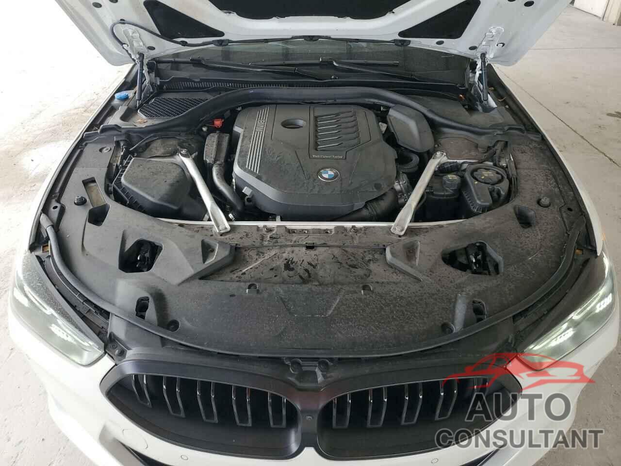 BMW 8 SERIES 2023 - WBAGV4C00PCL13414