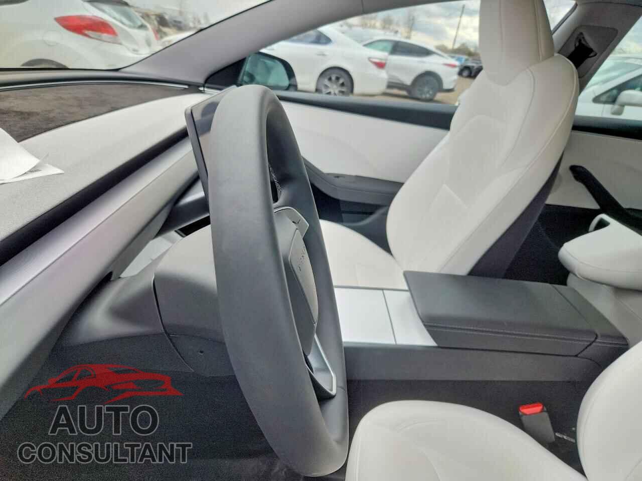 TESLA MODEL 3 2024 - LRW3E7FA8RC105935