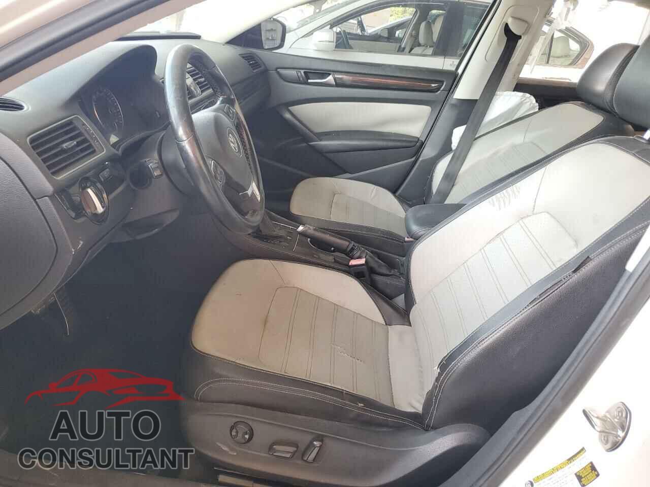 VOLKSWAGEN PASSAT 2015 - 1VWBS7A33FC026231
