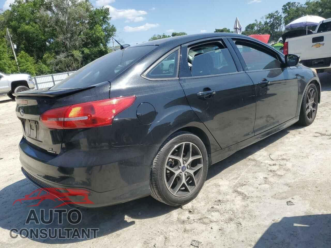 FORD FOCUS 2015 - 1FADP3F20FL277901