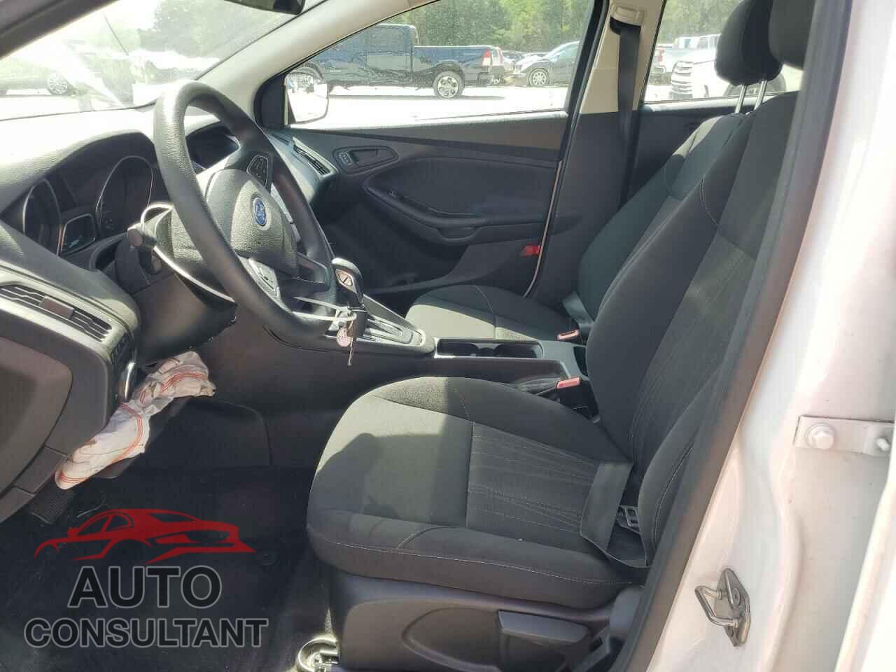 FORD FOCUS 2017 - 1FADP3E22HL327346