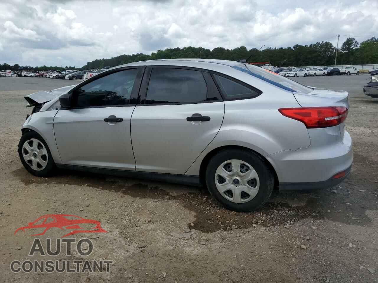 FORD FOCUS 2015 - 1FADP3E26FL291996
