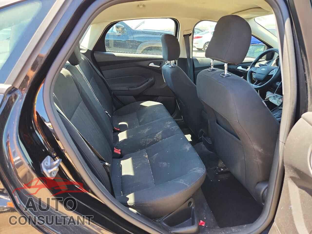 FORD FOCUS 2017 - 1FADP3F26HL339417
