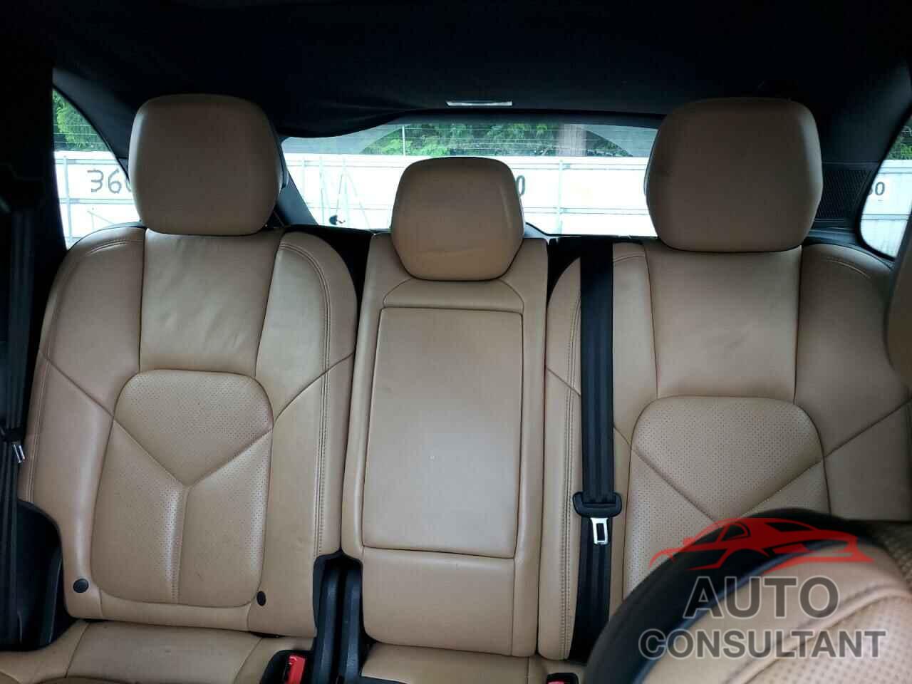 PORSCHE CAYENNE 2016 - WP1AA2A23GKA14940