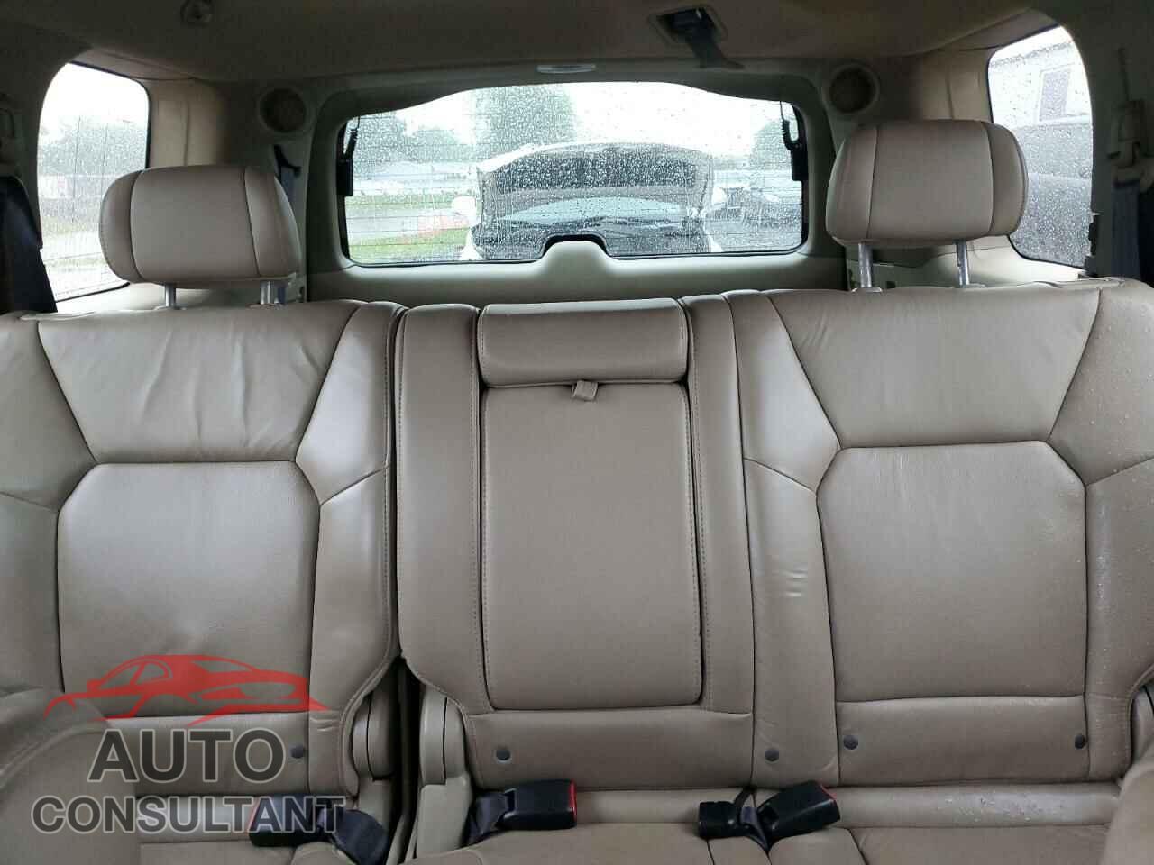 HONDA PILOT 2011 - 5FNYF4H71BB097031