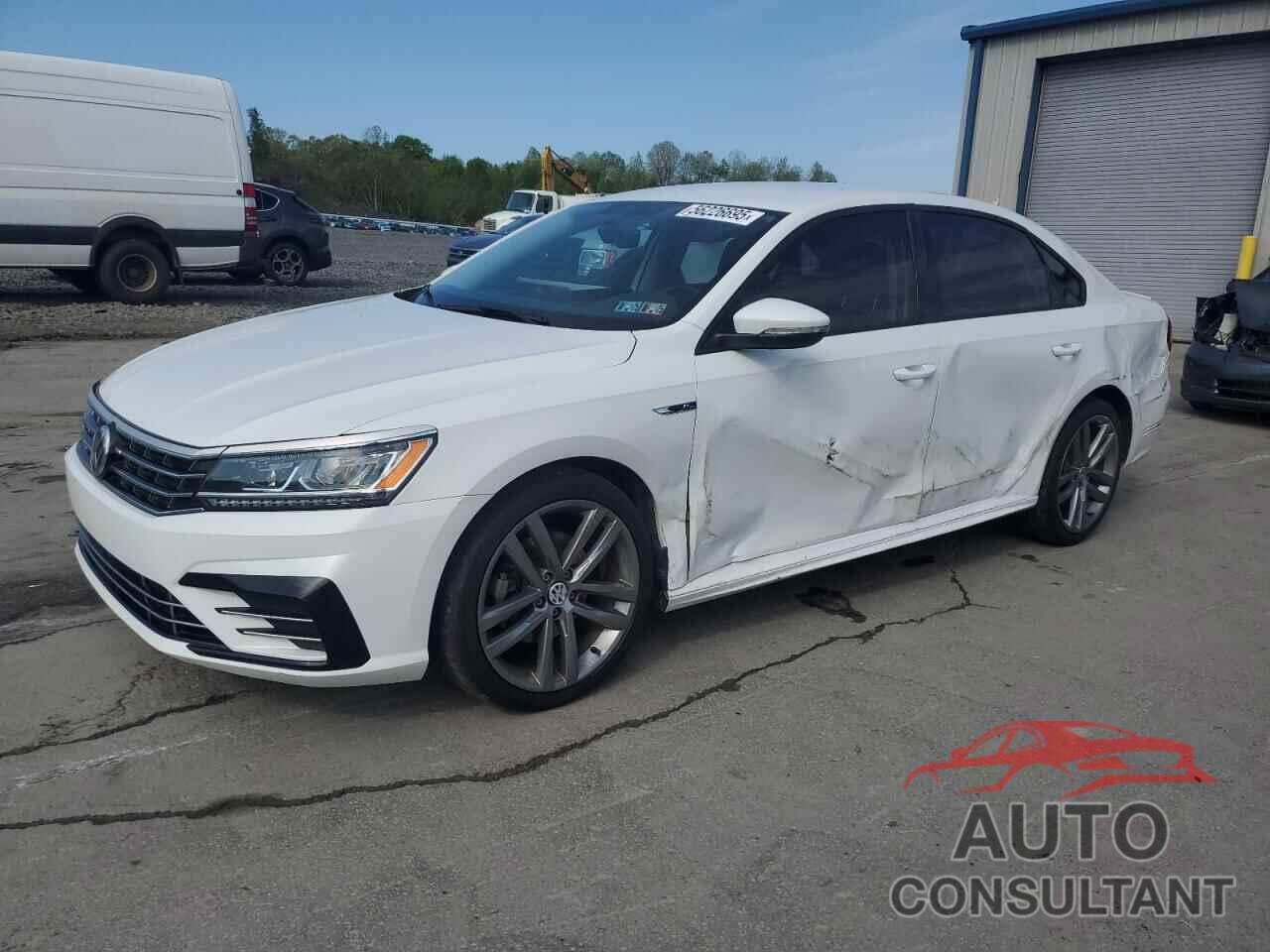 VOLKSWAGEN PASSAT 2018 - 1VWAA7A30JC048775