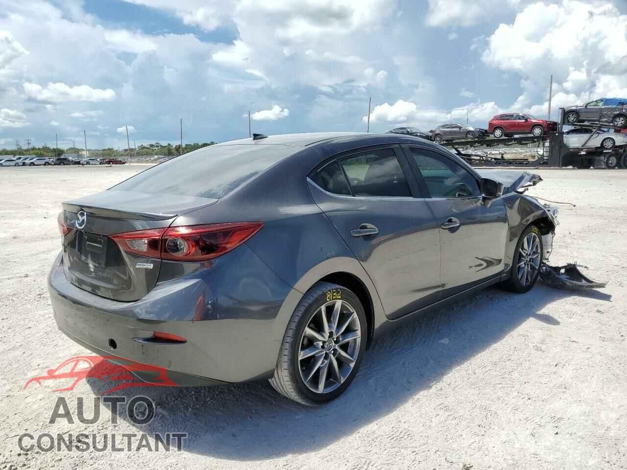 MAZDA 3 2018 - 3MZBN1W34JM158564