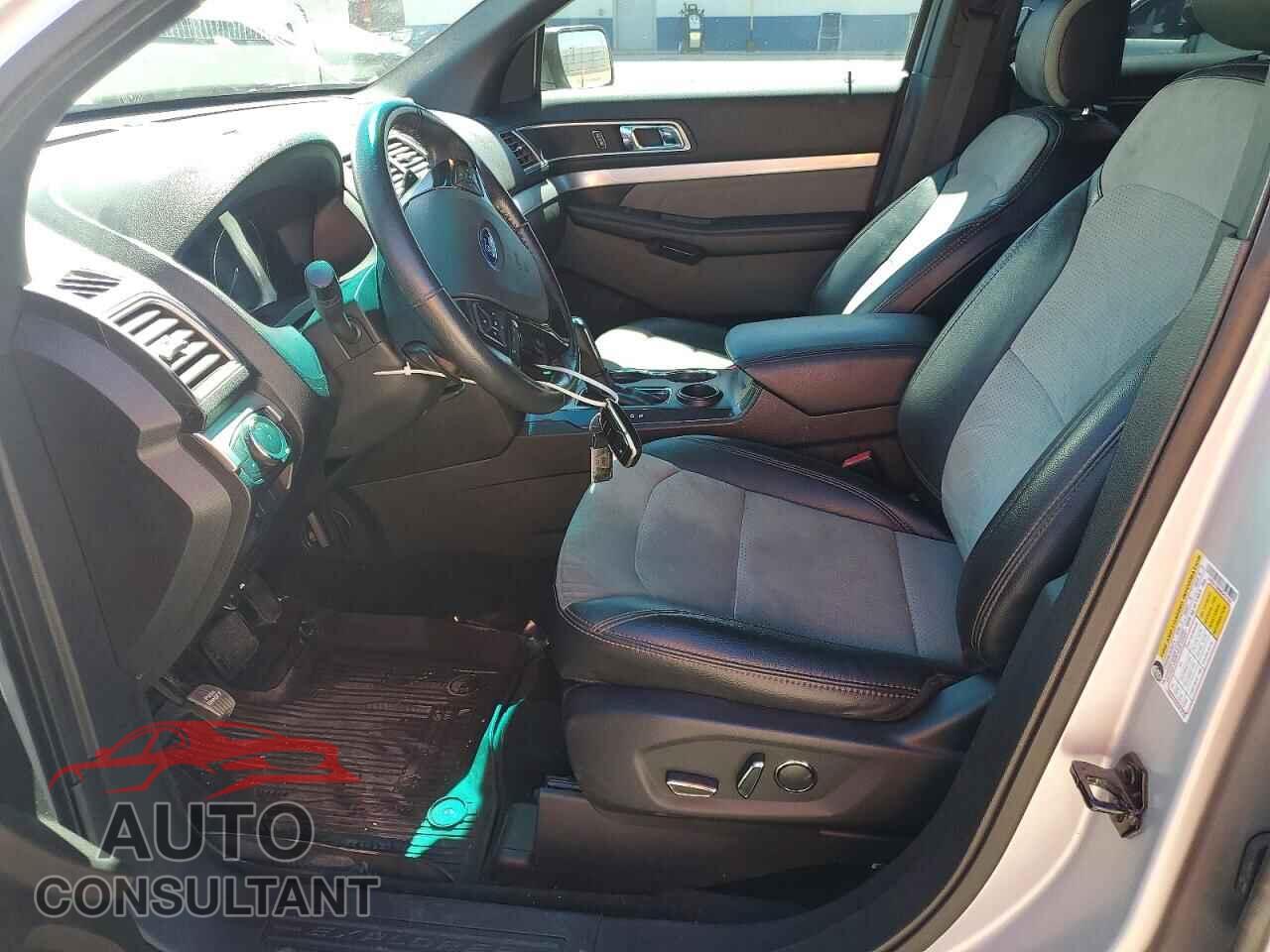 FORD EXPLORER 2017 - 1FM5K7D88HGA21329