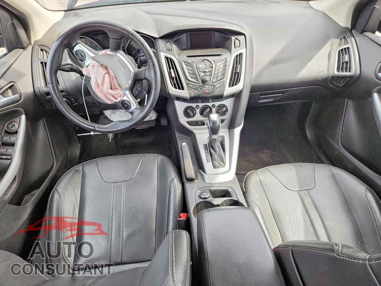 FORD FOCUS 2014 - 1FADP3K2XEL371093