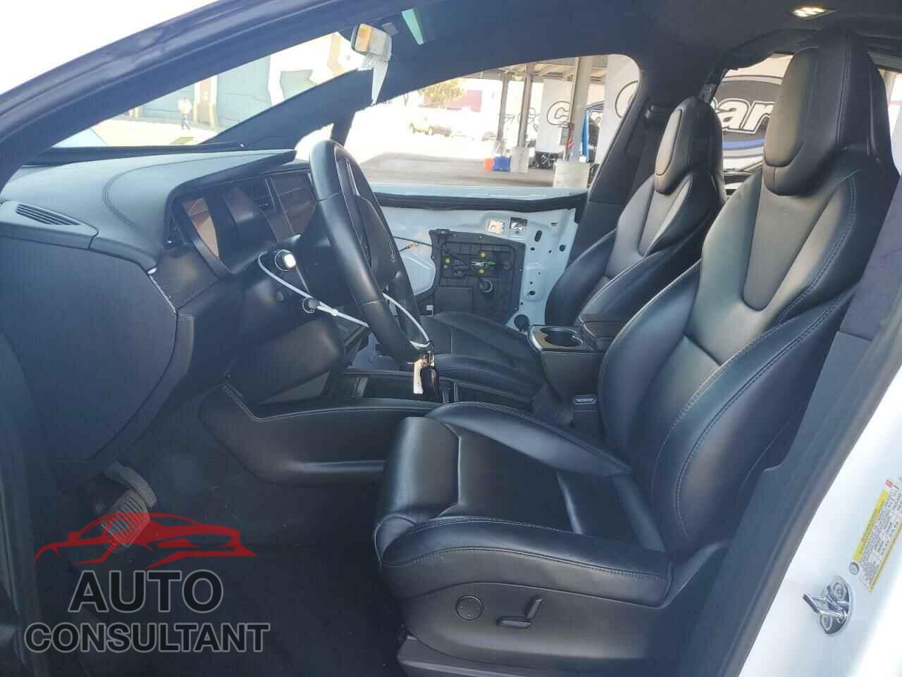 TESLA MODEL X 2018 - 5YJXCAE22JF109049