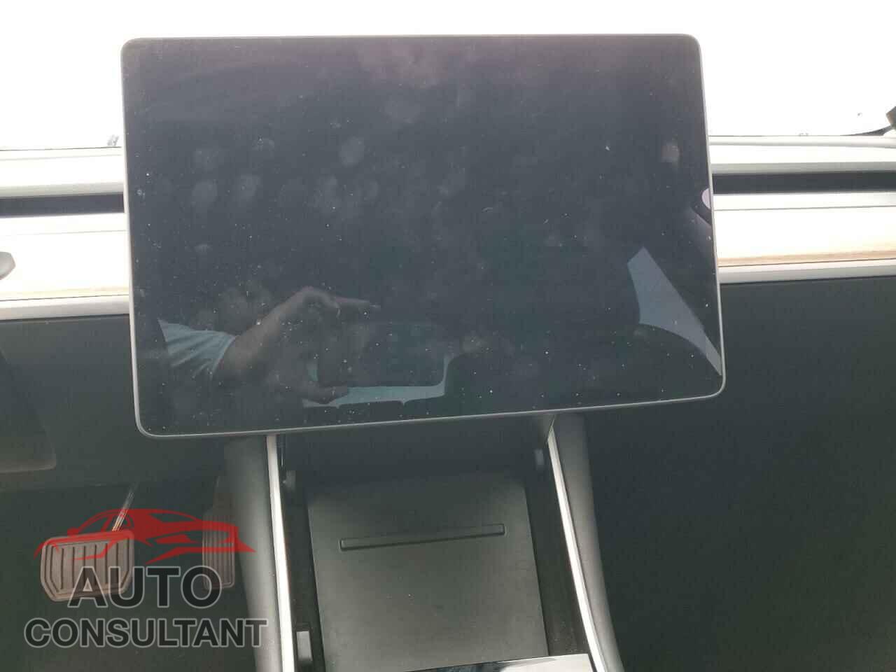 TESLA MODEL 3 2018 - 5YJ3E1EB0JF084967