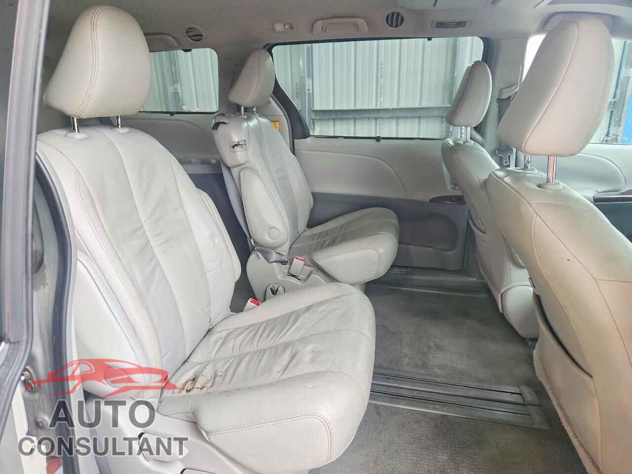 TOYOTA SIENNA 2011 - 5TDYK3DC5BS070855