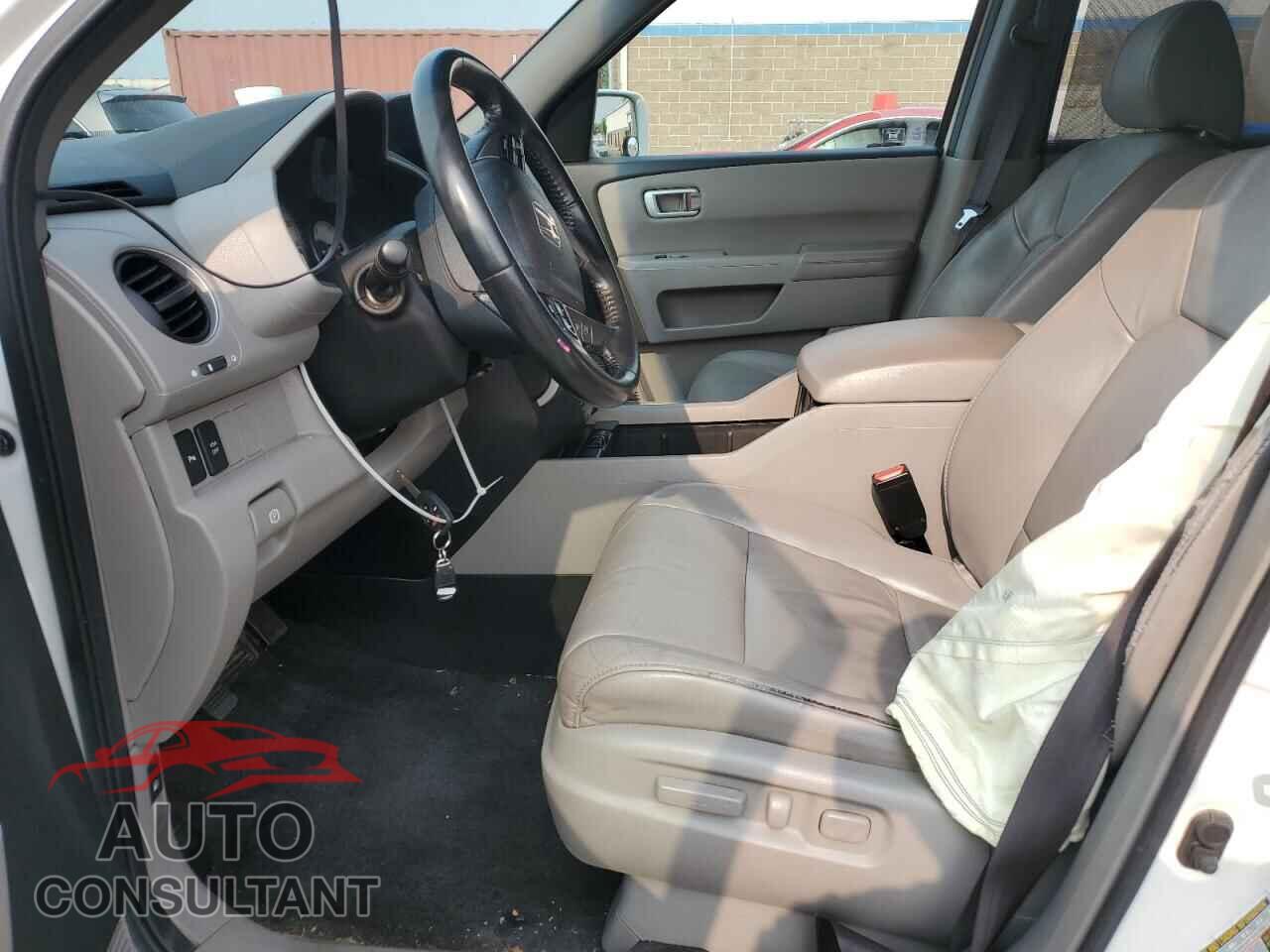HONDA PILOT 2011 - 5FNYF4H91BB074060