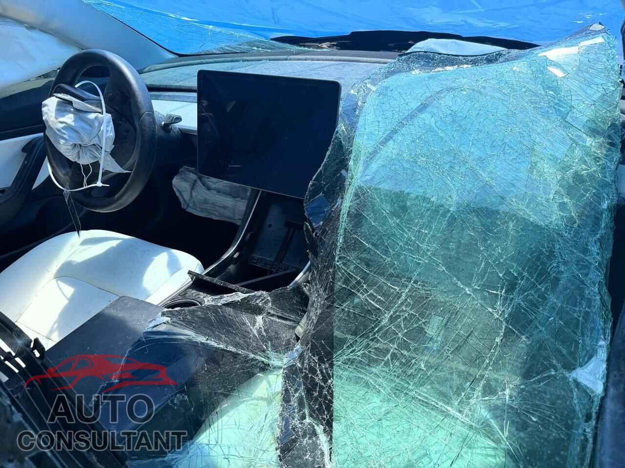 TESLA MODEL 3 2019 - 5YJ3E1EBXKF437121