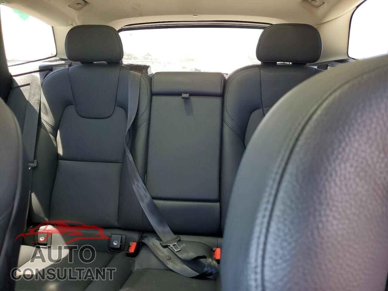 VOLVO XC60 2024 - YV4L12RL0R1933551