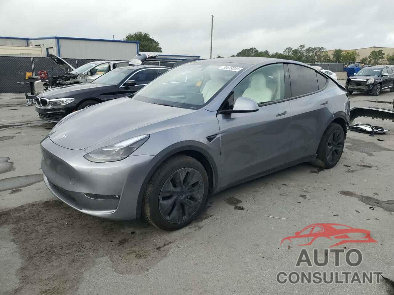 TESLA MODEL Y 2025 - 7SAYGAEE1SF219078