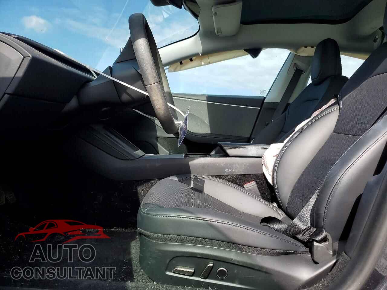 TESLA MODEL 3 2024 - 5YJ3E1EA9RF826883
