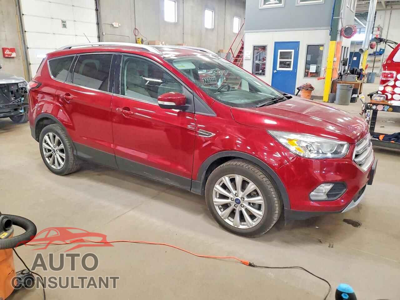 FORD ESCAPE 2017 - 1FMCU9J90HUB72399