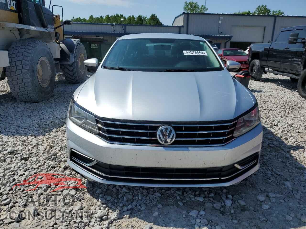 VOLKSWAGEN PASSAT 2017 - 1VWAT7A38HC018637