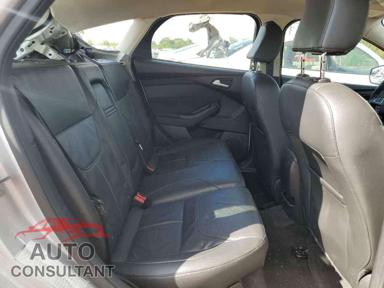 FORD FOCUS 2016 - 1FADP3K22GL339614