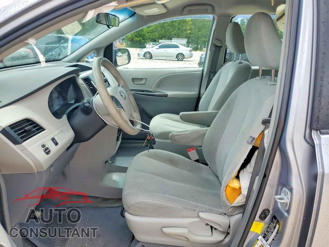 TOYOTA SIENNA 2013 - 5TDZK3DC8DS352513