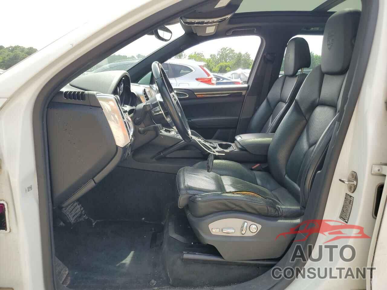 PORSCHE CAYENNE 2018 - WP1AA2A24JKA01041