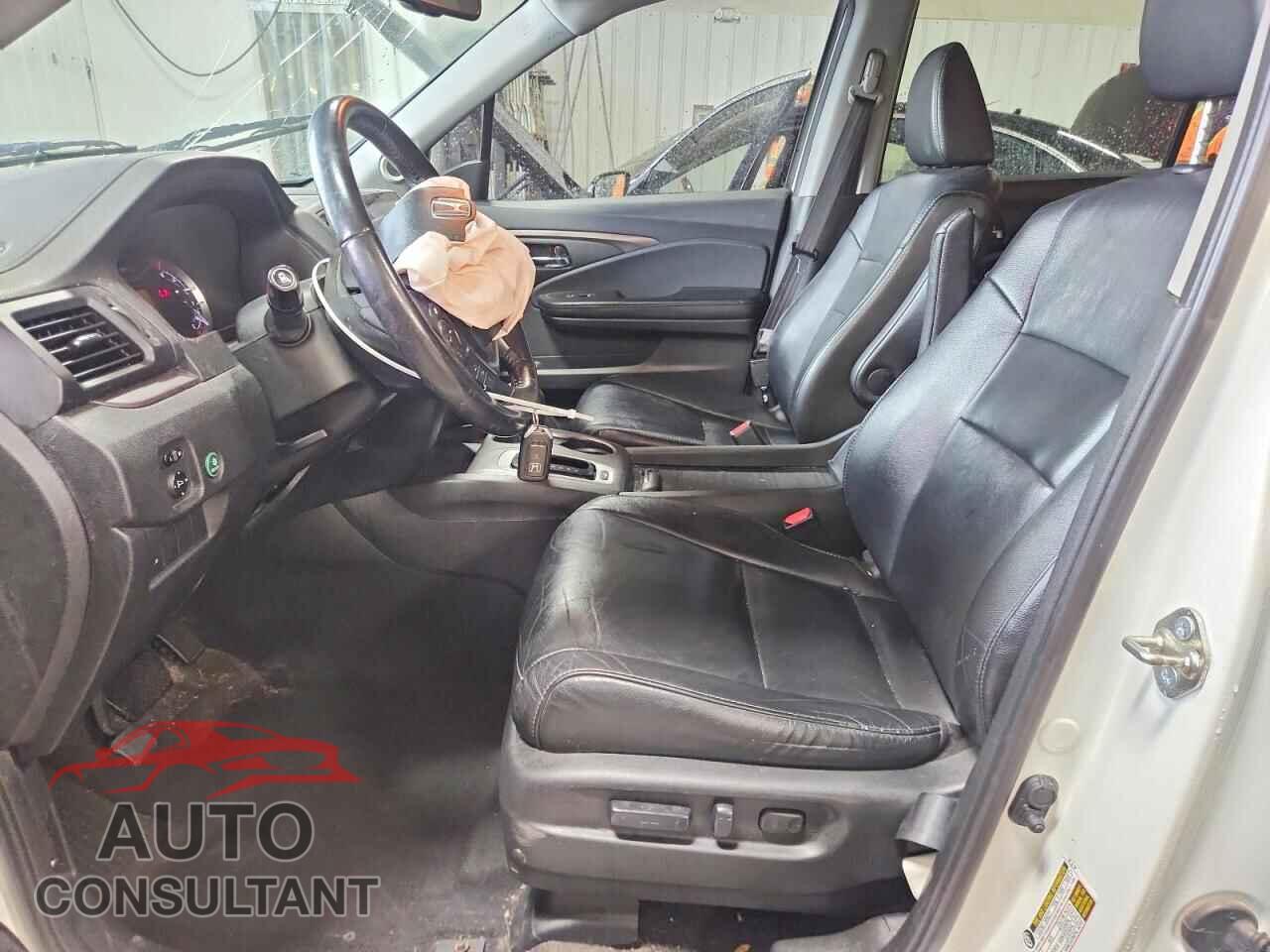 HONDA PILOT 2017 - 5FNYF6H57HB032302