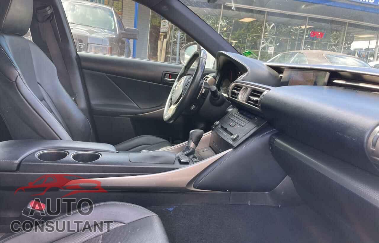 LEXUS IS 2016 - JTHBA1D2XG5004897