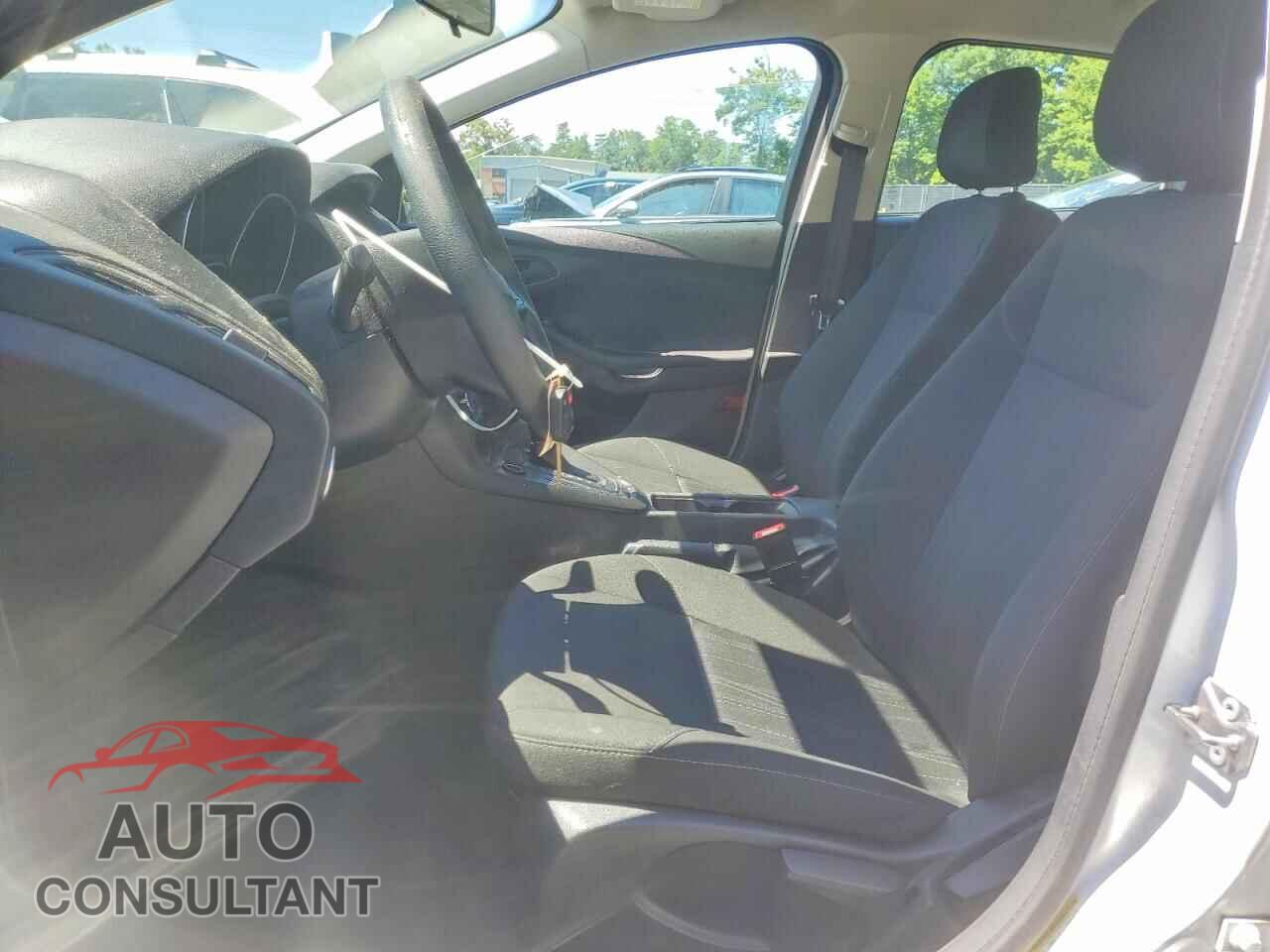 FORD FOCUS 2018 - 1FADP3E23JL266451