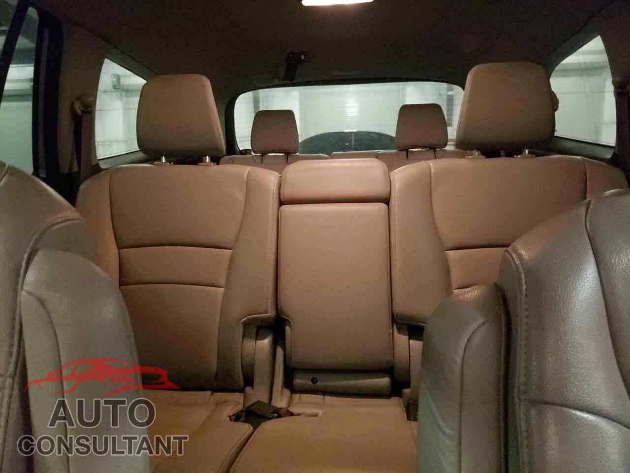 HONDA PILOT 2017 - 5FNYF6H92HB093950