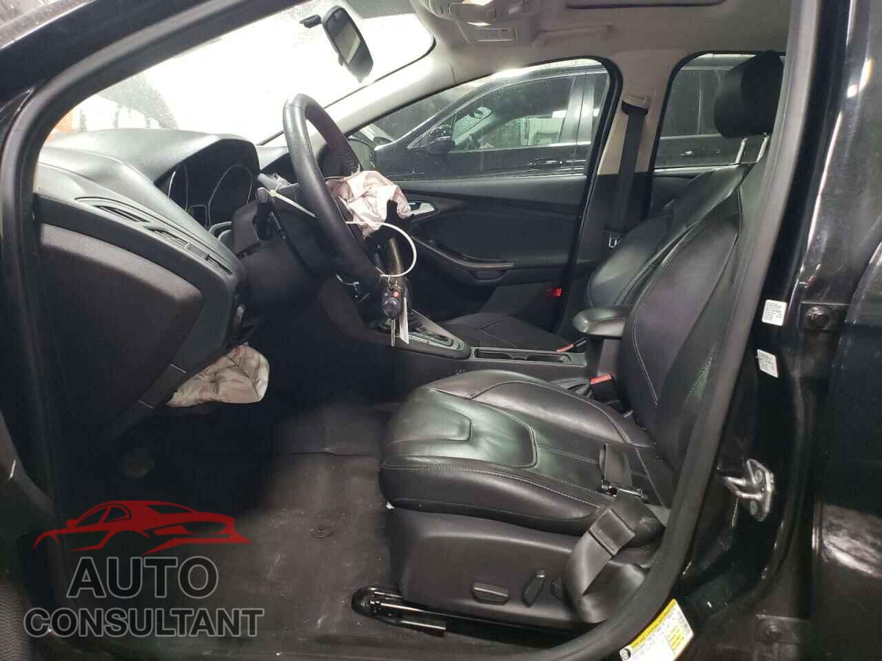 FORD FOCUS 2015 - 1FADP3F26FL305104