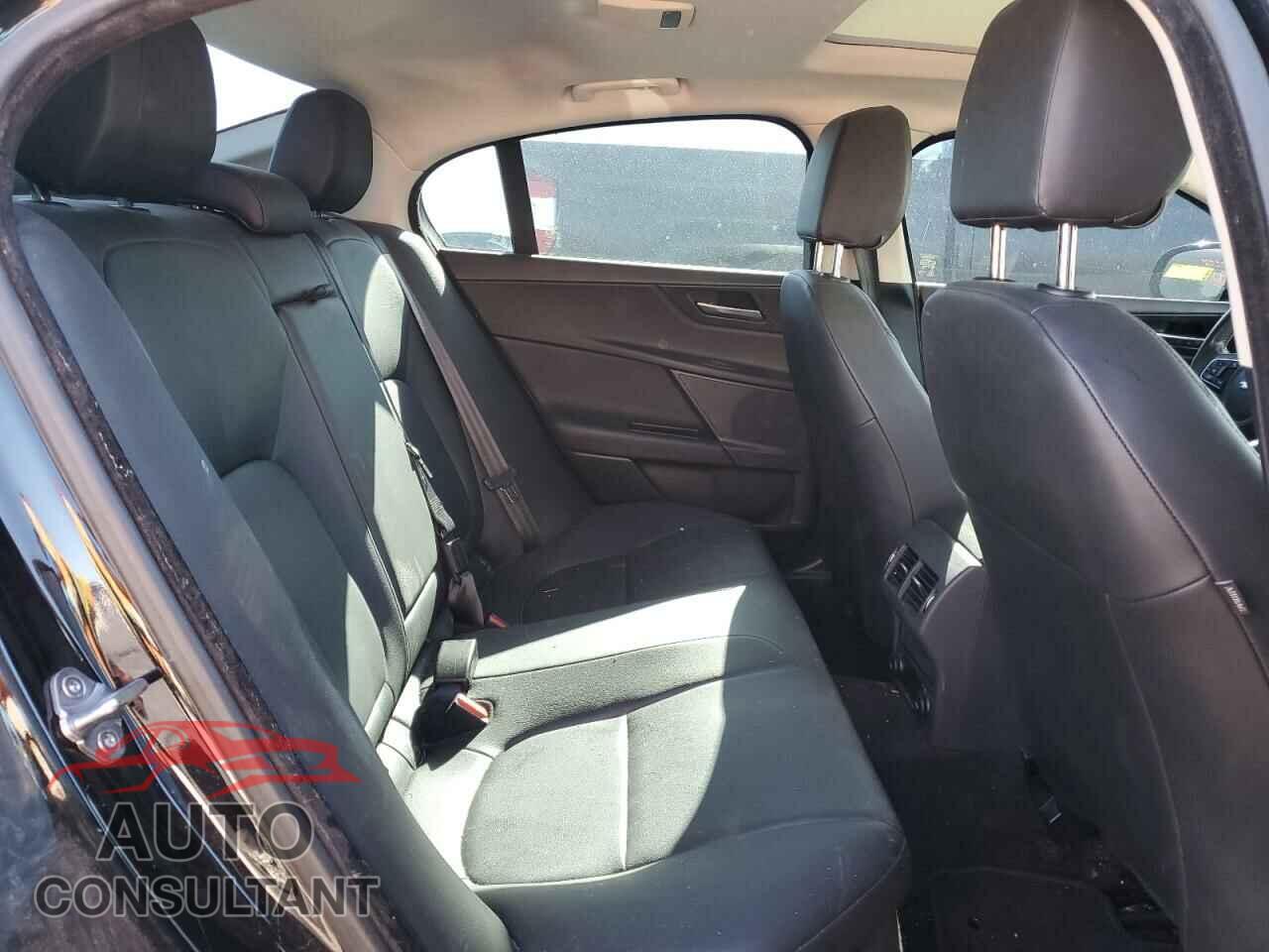 JAGUAR XE 2017 - SAJAR4BG2HA972749