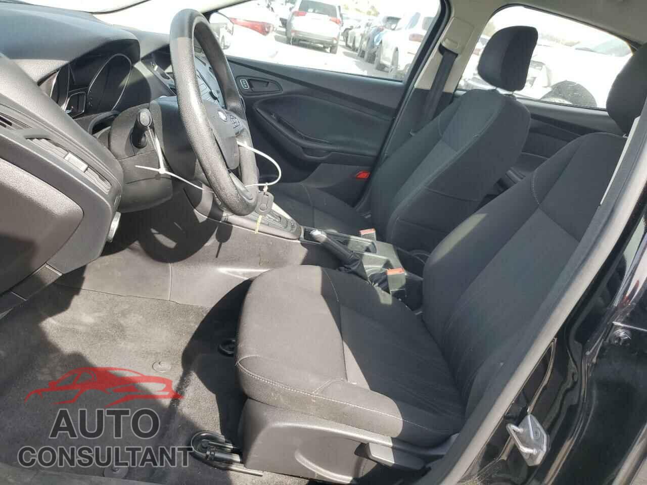 FORD FOCUS 2018 - 1FADP3E26JL329574