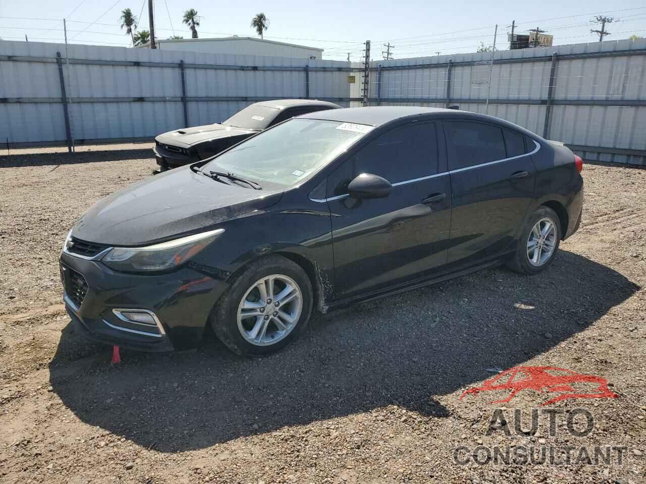 CHEVROLET CRUZE 2018 - 1G1BE5SMXJ7102446