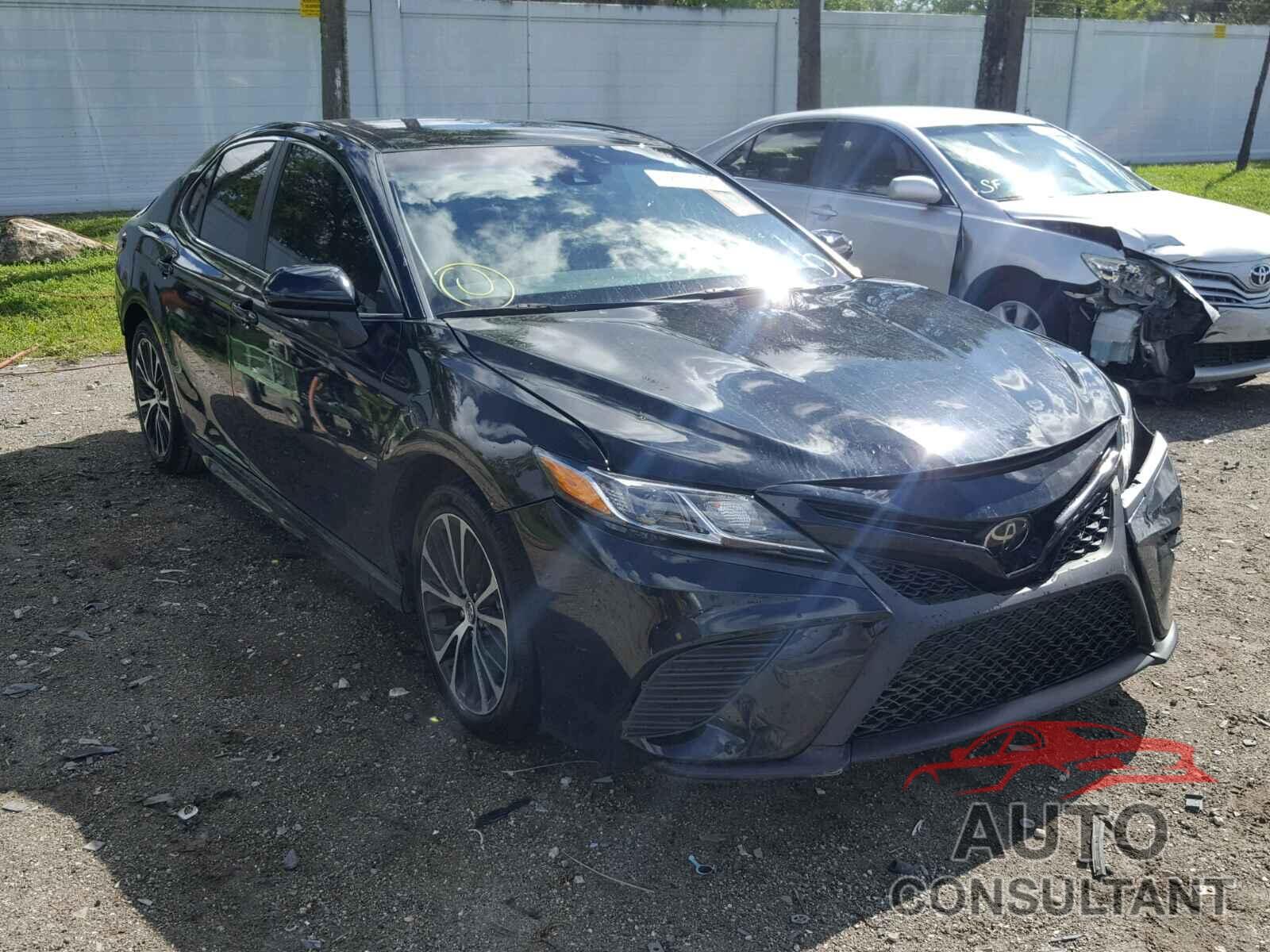 TOYOTA CAMRY 2018 - 4T1B11HK5JU041246