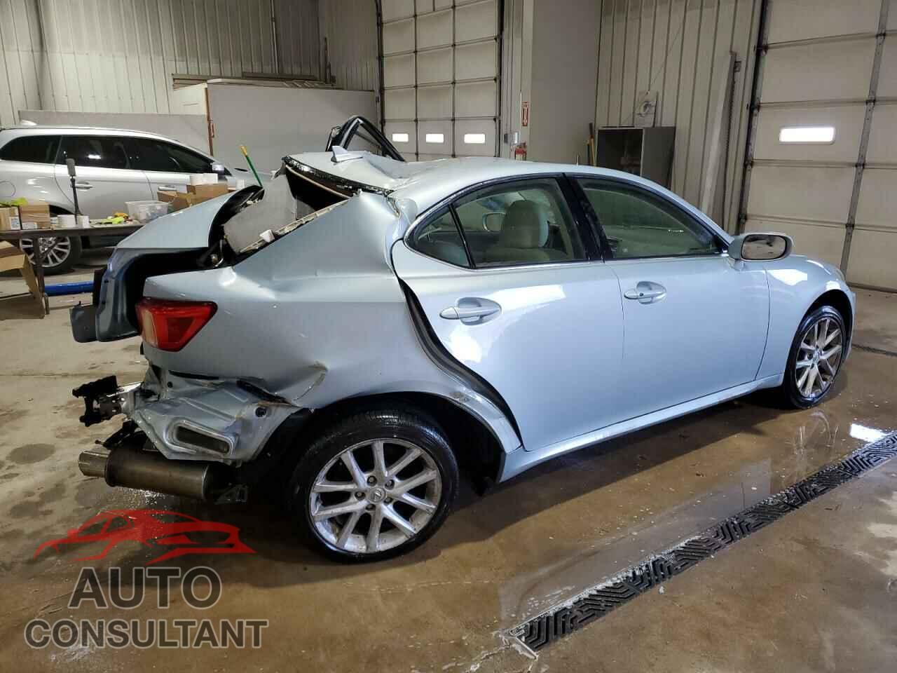 LEXUS IS 2011 - JTHCF5C25B5051200