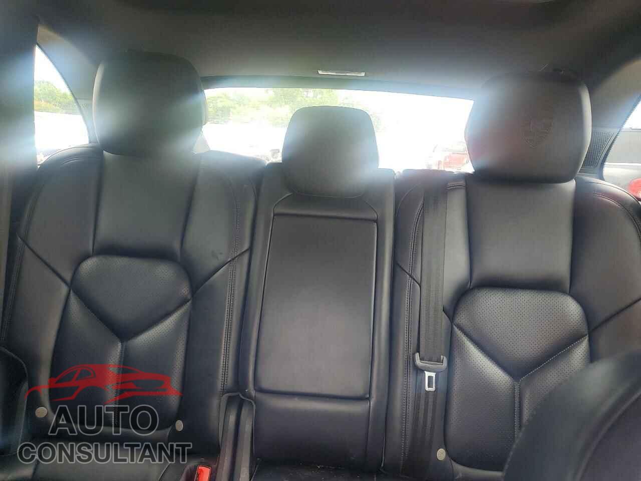 PORSCHE CAYENNE 2018 - WP1AA2A29JKA02606