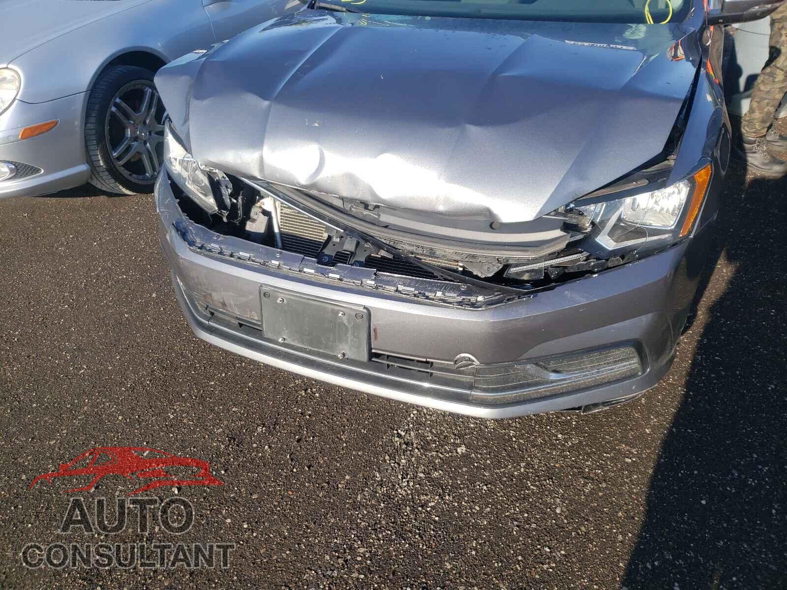 VOLKSWAGEN PASSAT 2017 - 1VWAT7A3XHC002052