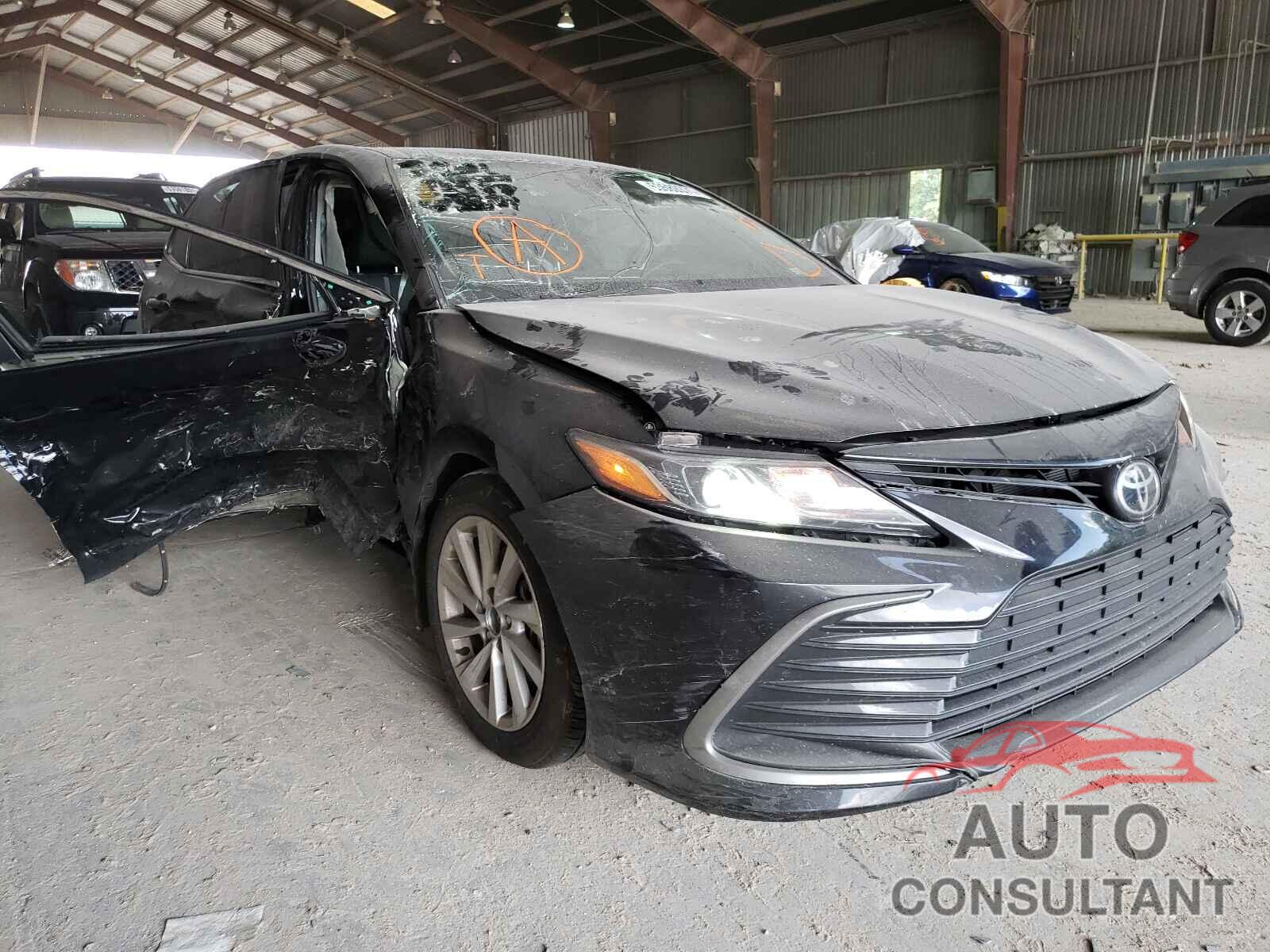 TOYOTA CAMRY 2021 - 4T1C11AK0MU558117