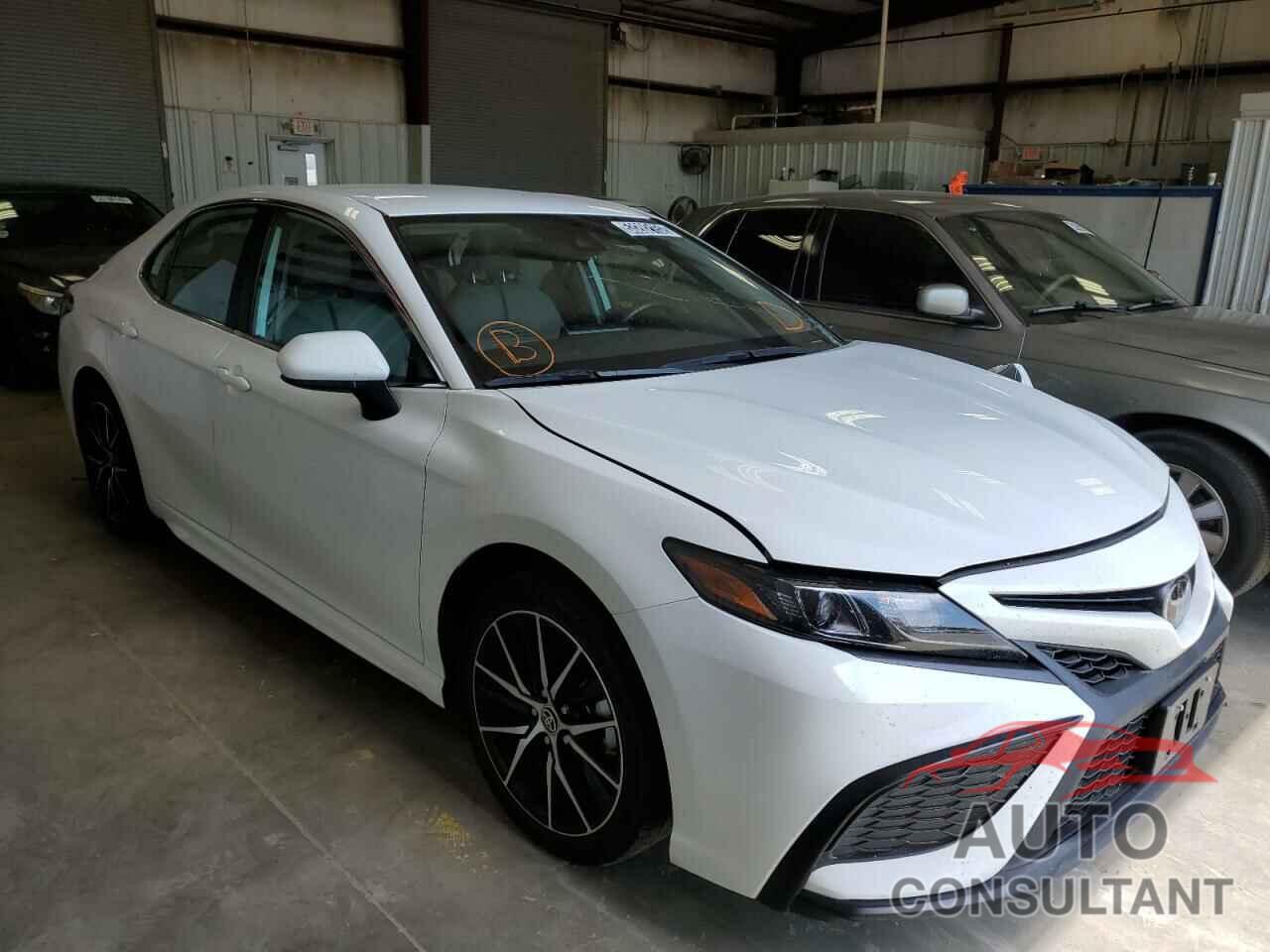 TOYOTA CAMRY 2021 - 4T1G11AK4MU429198
