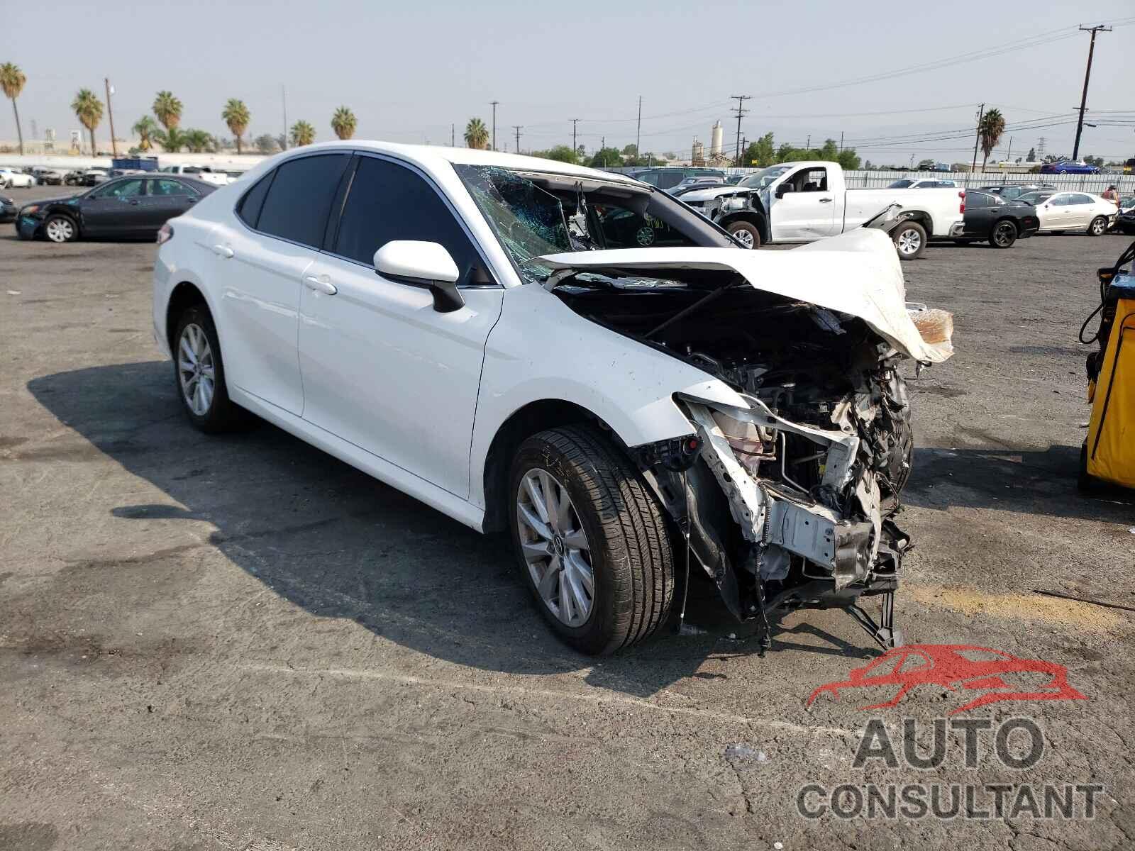 TOYOTA CAMRY 2018 - 4T1B11HK6JU581124