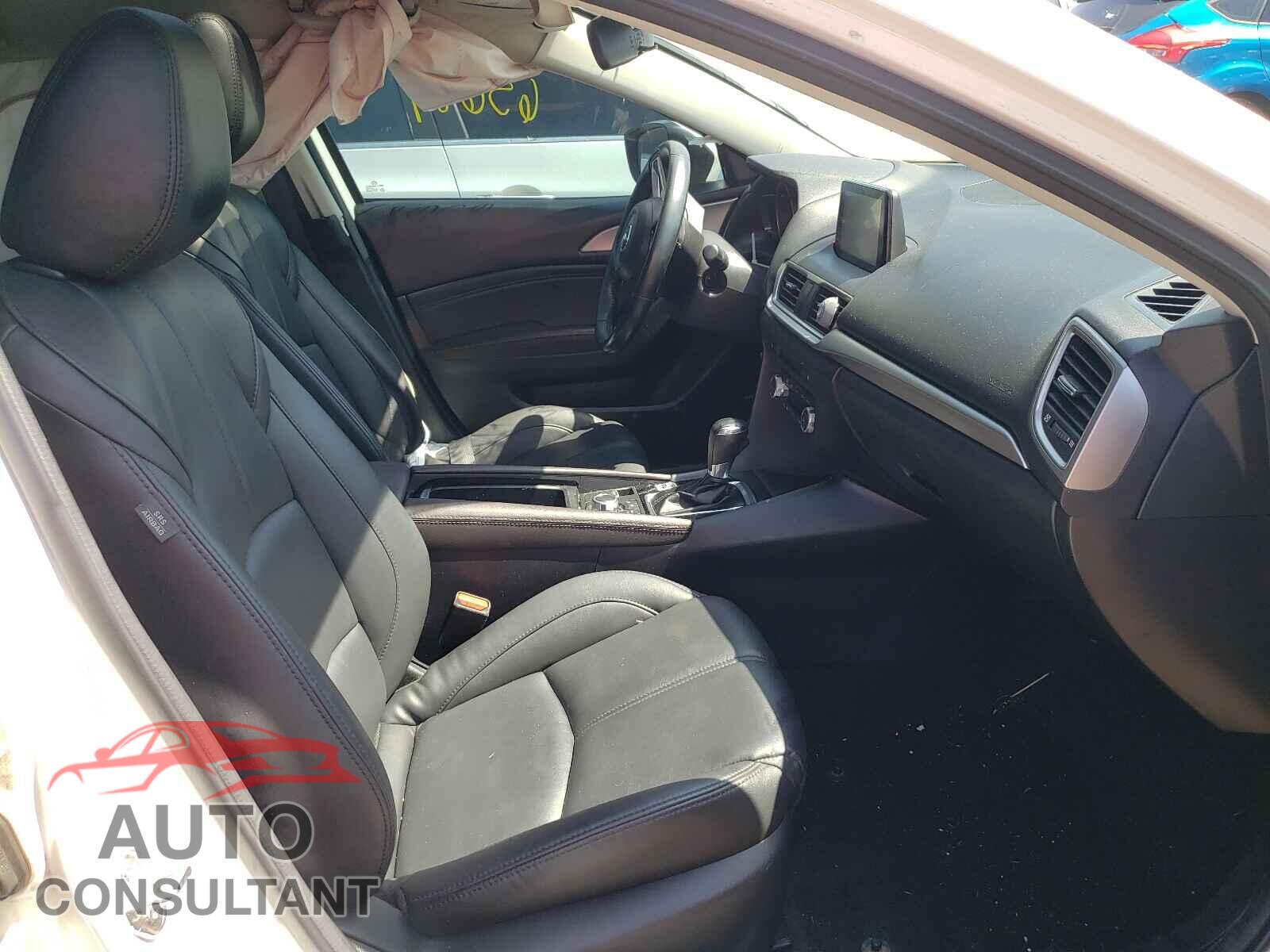 MAZDA 3 2018 - 3MZBN1L38JM268148