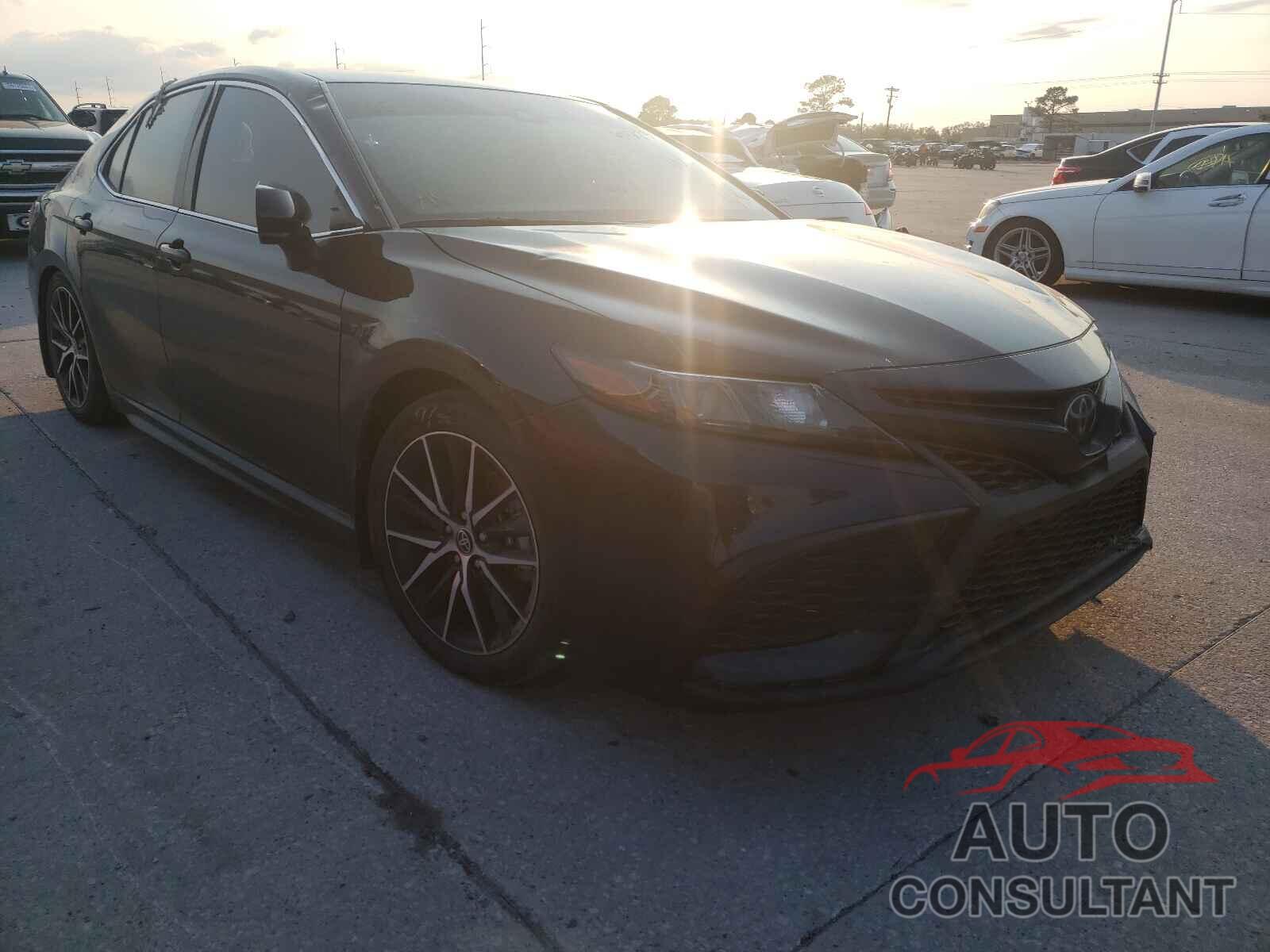 TOYOTA CAMRY 2021 - 4T1G11AK4MU611273