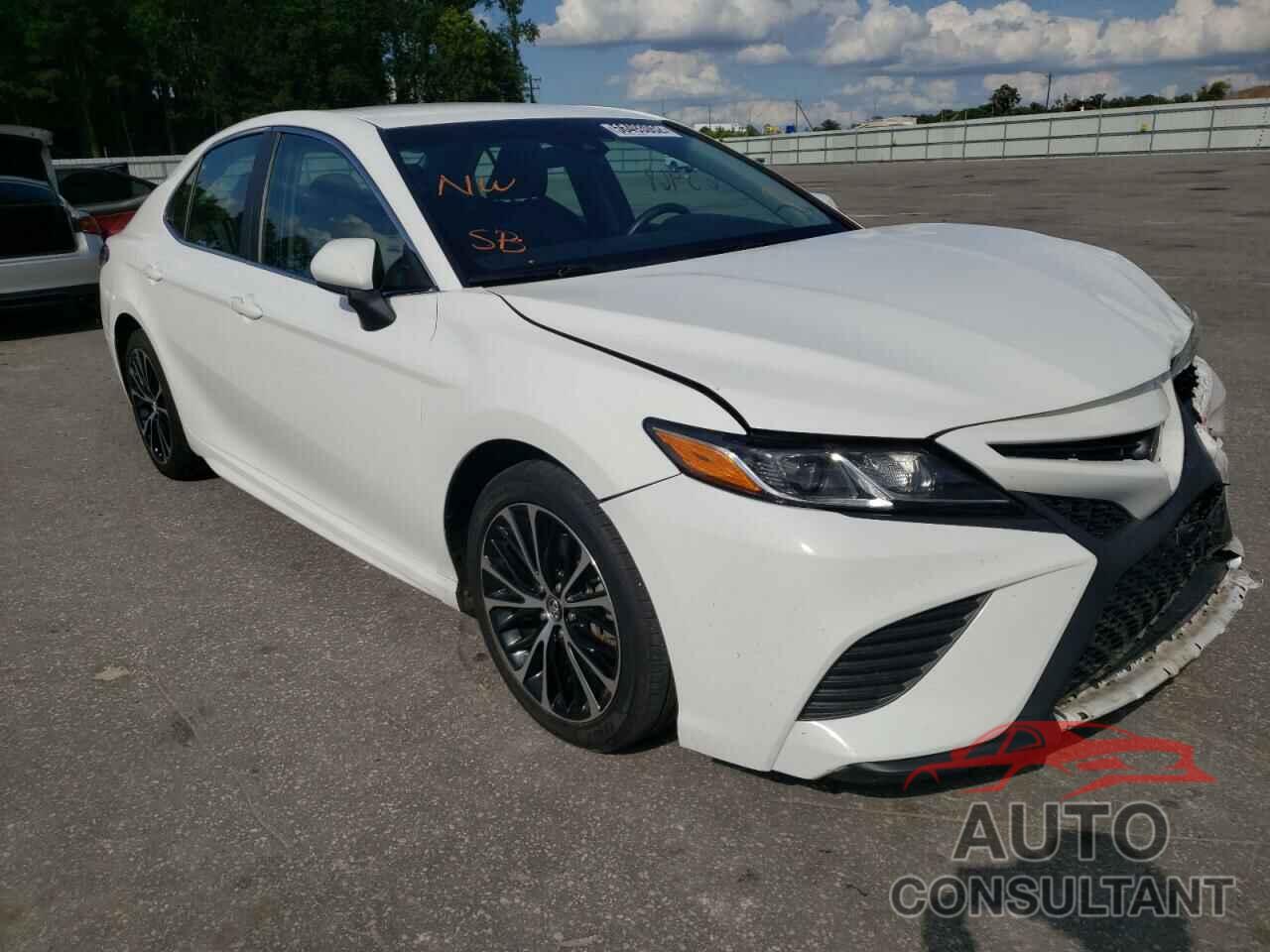 TOYOTA CAMRY 2018 - 4T1B11HK8JU115386