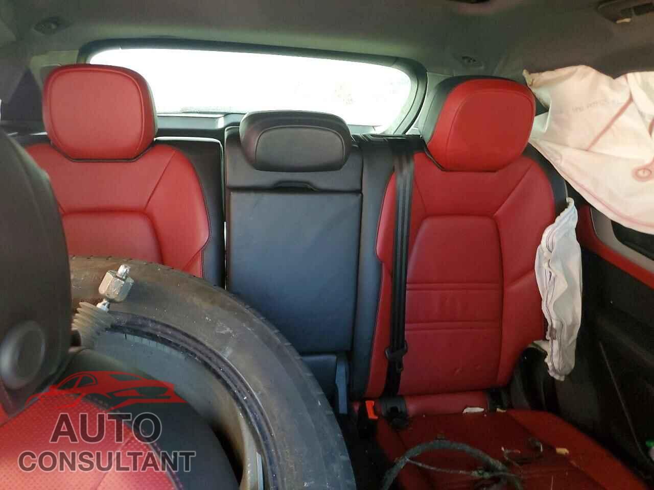 PORSCHE CAYENNE 2024 - WP1AA2AY4RDA06552