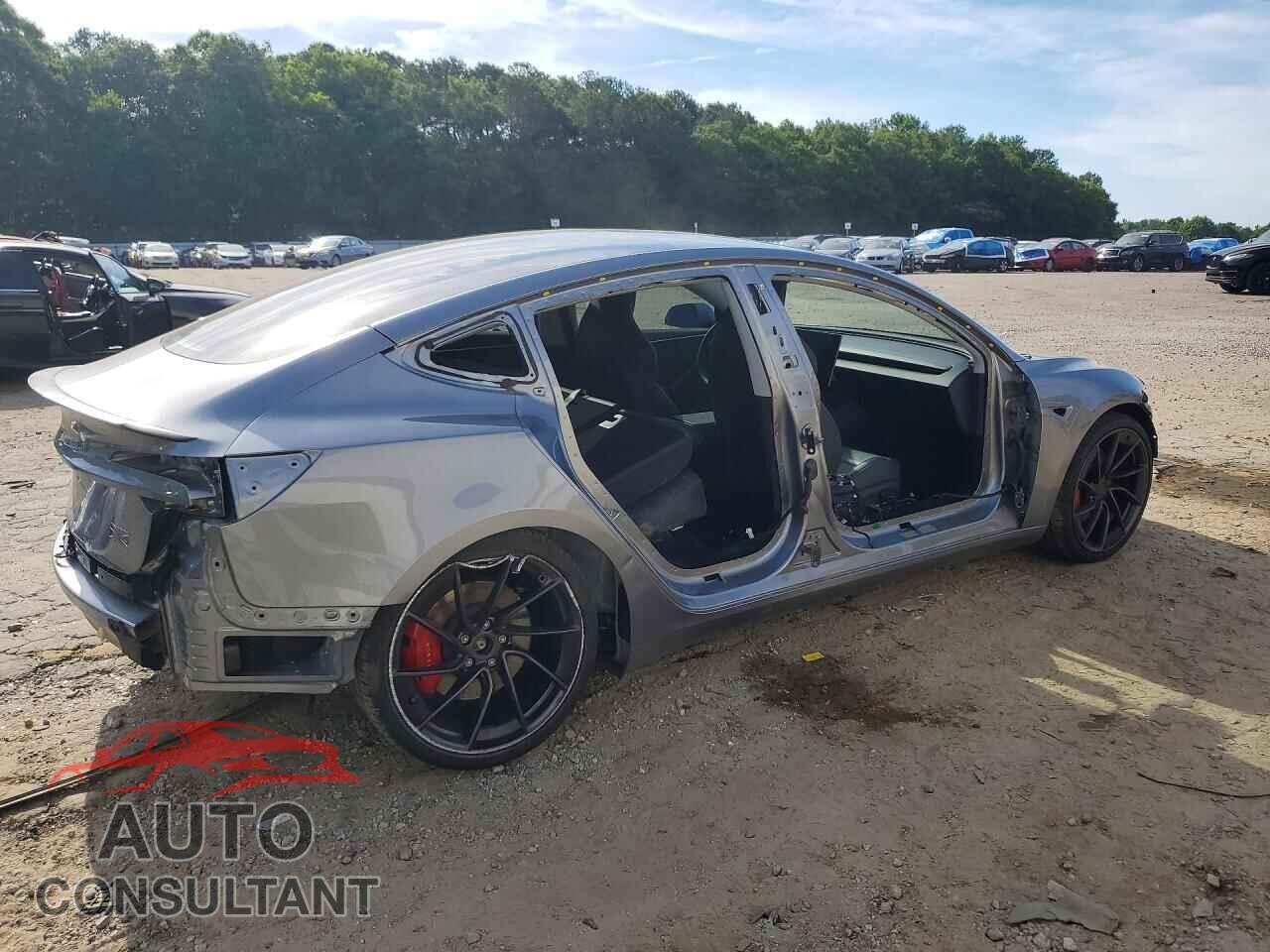 TESLA MODEL 3 2025 - 5YJ3E1ET4SF938529