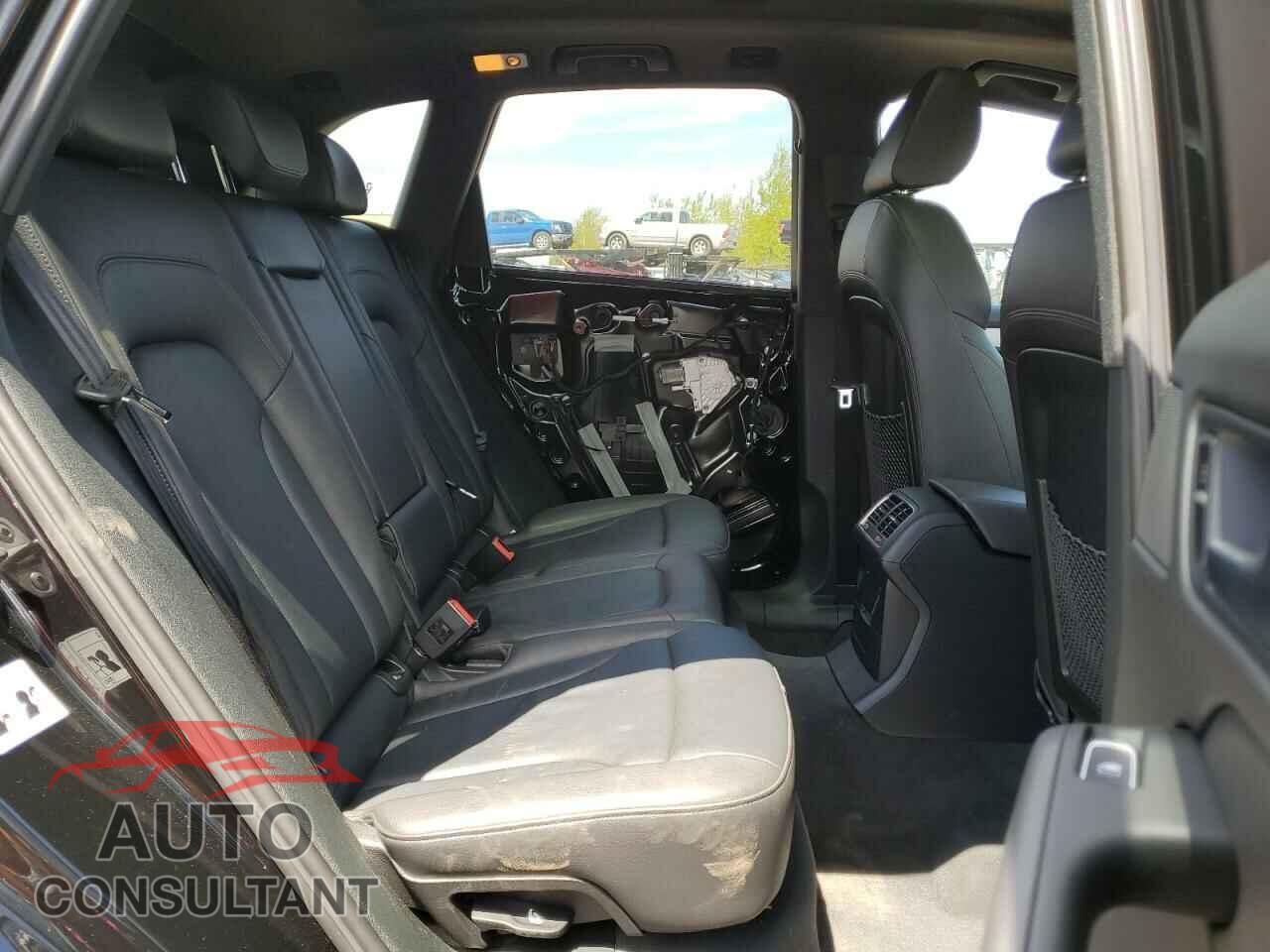 AUDI Q5 2017 - WA1M2AFPXHA035103