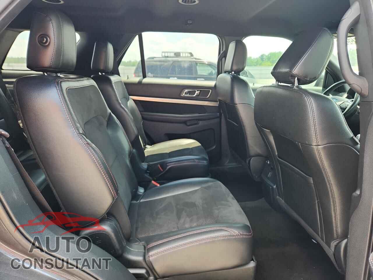 FORD EXPLORER 2018 - 1FM5K7D88JGB15569
