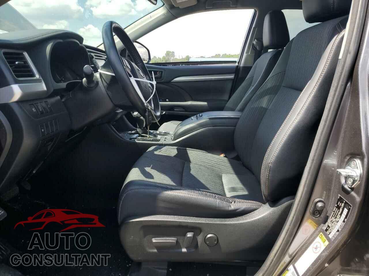 TOYOTA HIGHLANDER 2017 - 5TDBZRFH1HS363030